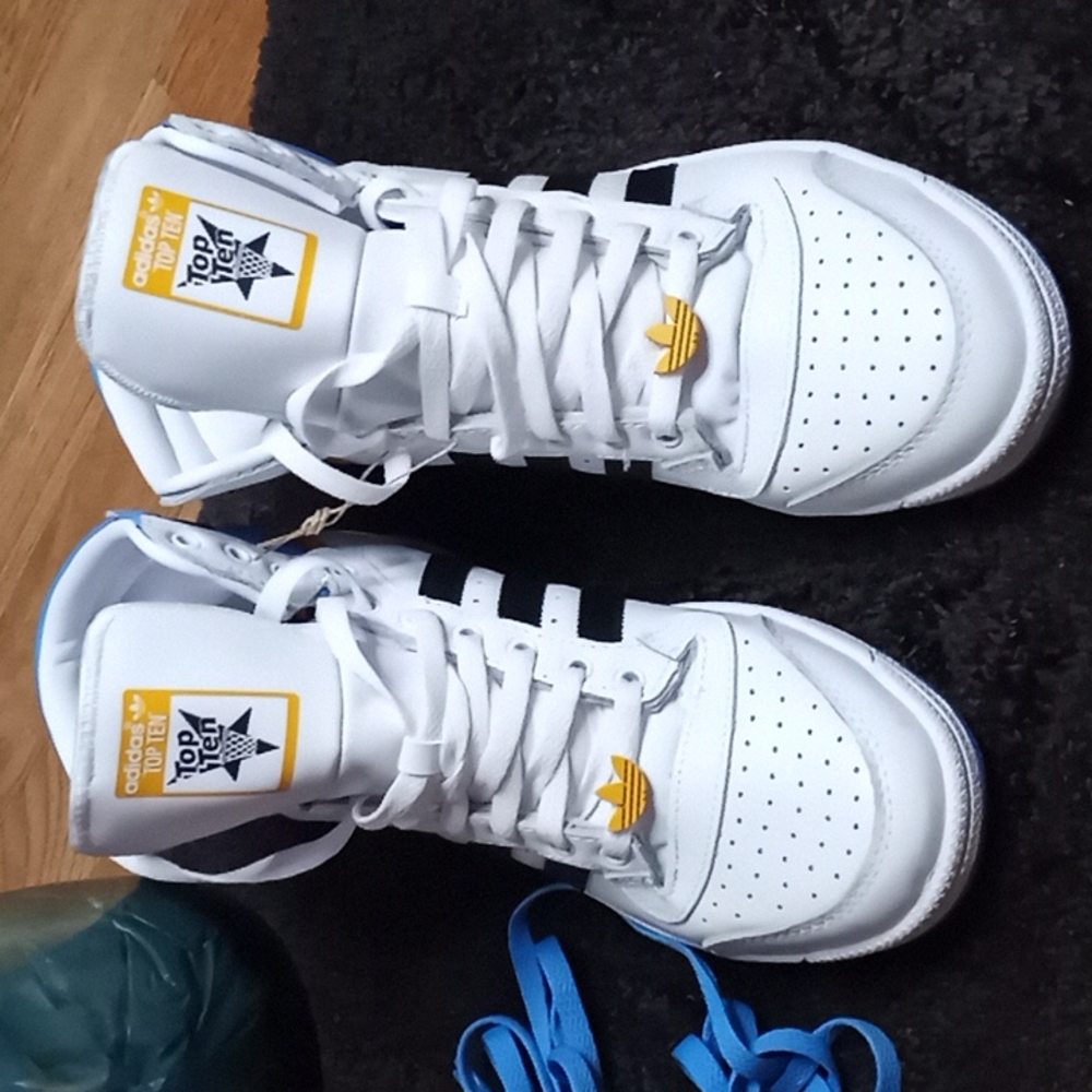 Adidas - Picture 3 of 7